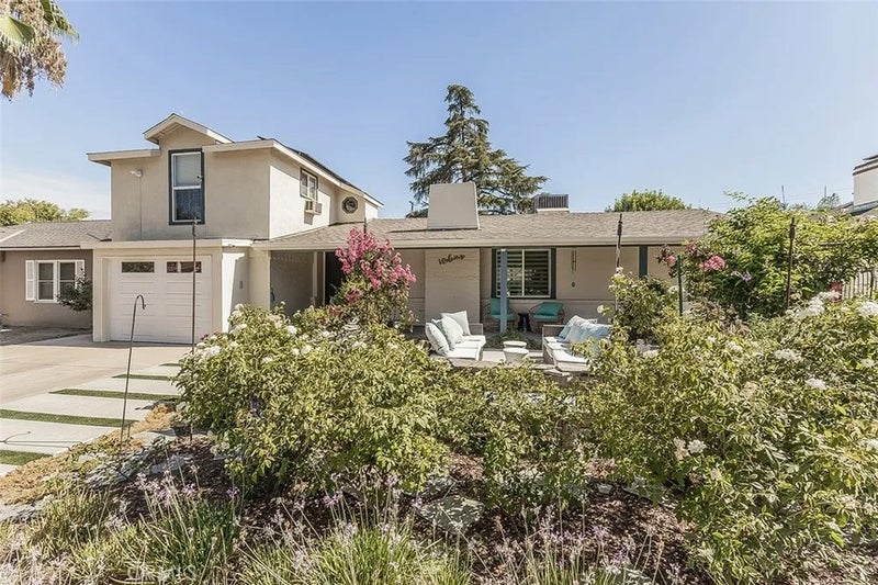 208 E Peralta