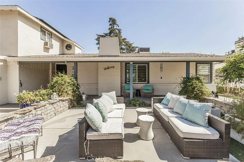 208 E Peralta