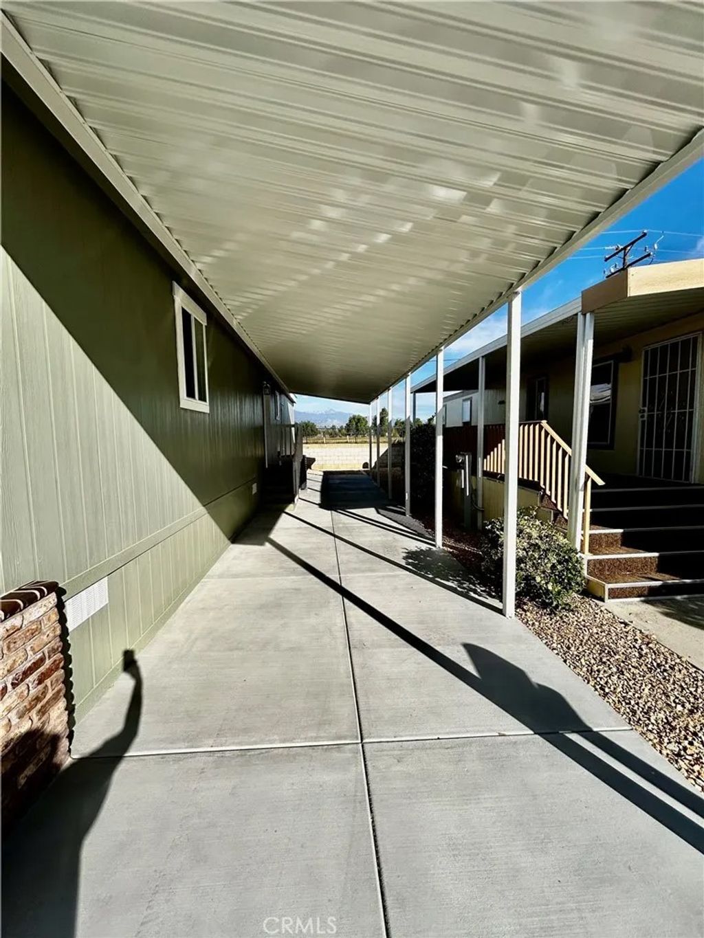 Photo of 675 W Oakland Ave #B8, Hemet, CA 92543 (MLS # SW26049285)