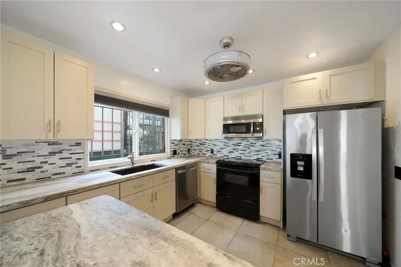 21 Alamitos Avenue 1