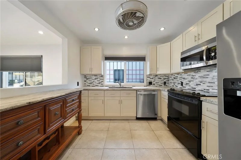21 Alamitos Avenue 1