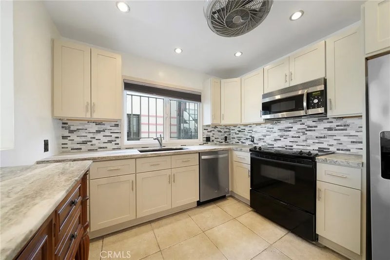 21 Alamitos Avenue 1