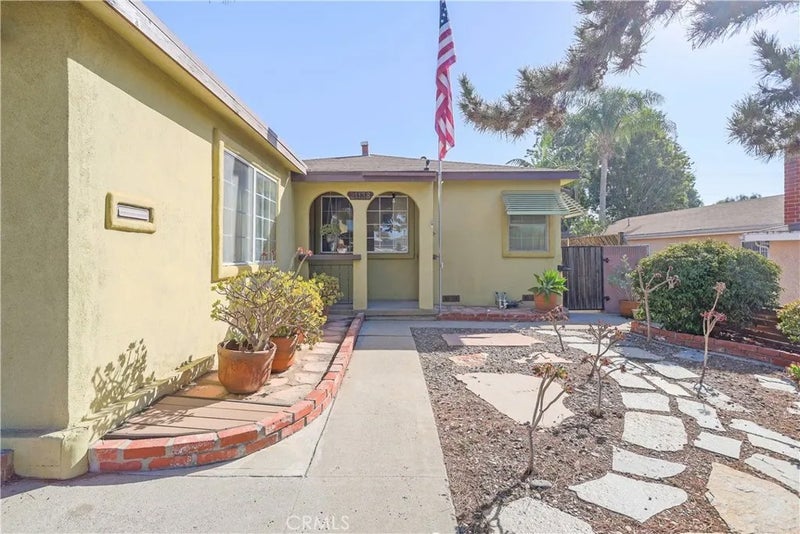 21138 La Salle Avenue