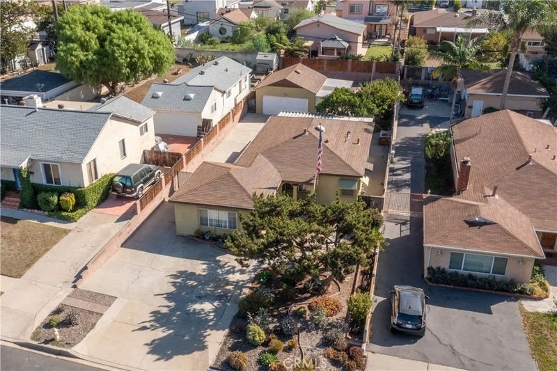 21138 La Salle Avenue