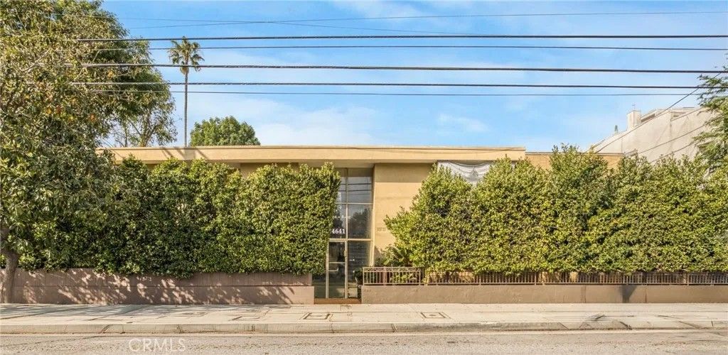 Photo of 14641 Magnolia Boulevard, Sherman Oaks, CA 91403 (MLS # SR26049467)