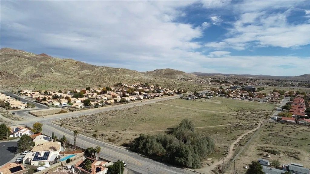 Photo of 1 30th, Rosamond, CA 93560 (MLS # SR26076533)