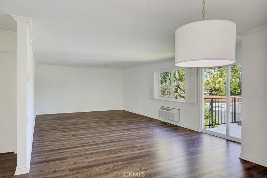 2370 Via Mariposa West 2C