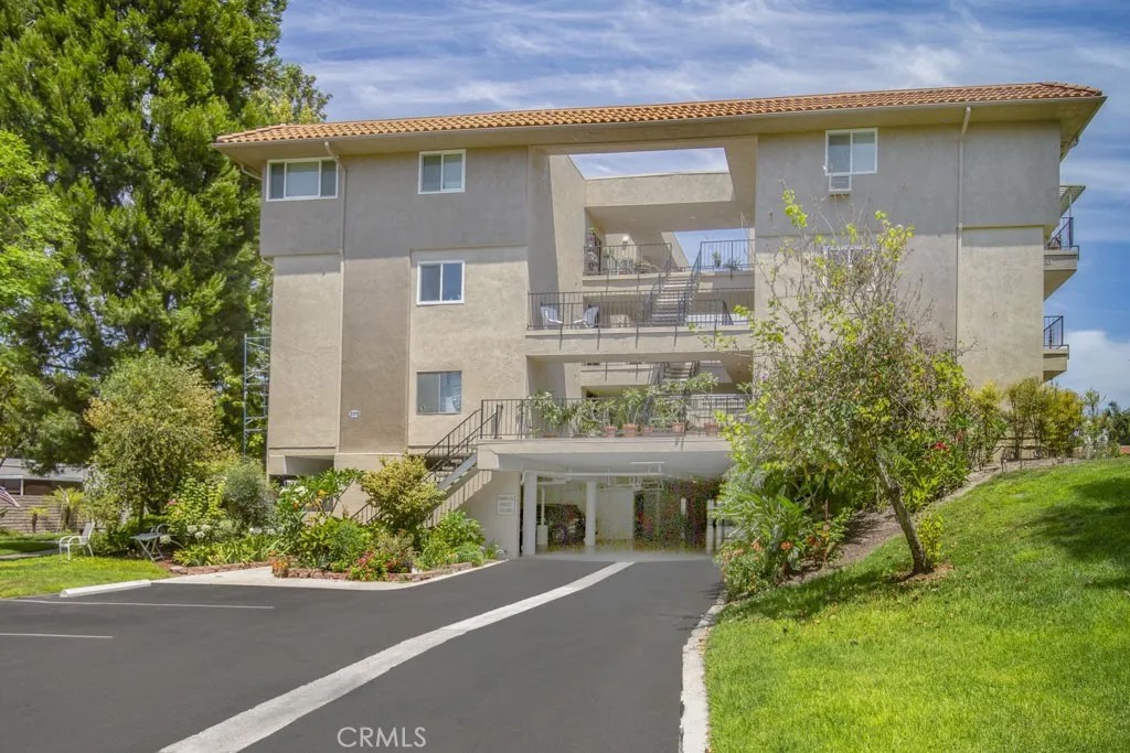 2370 Via Mariposa West 2C
