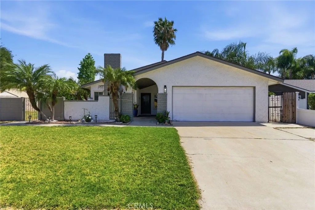 Photo of 1019 Meadowview Court, Corona, CA 92880 (MLS # IV26063333)