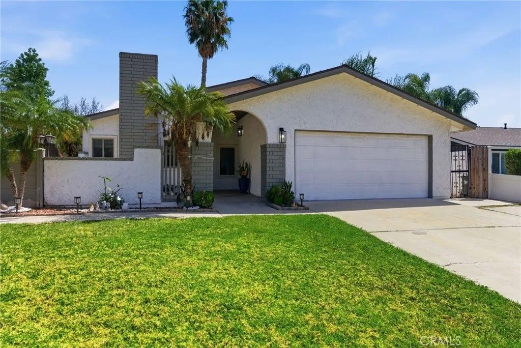 Photo of 1019 Meadowview Court, Corona, CA 92880 (MLS # IV26063333)