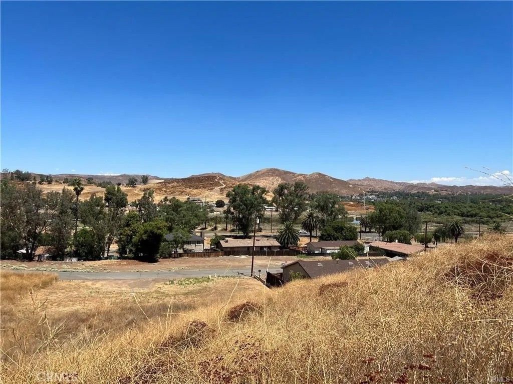 Photo of 5 Stecher, Lake Elsinore, CA 92530 (MLS # SW25091169)