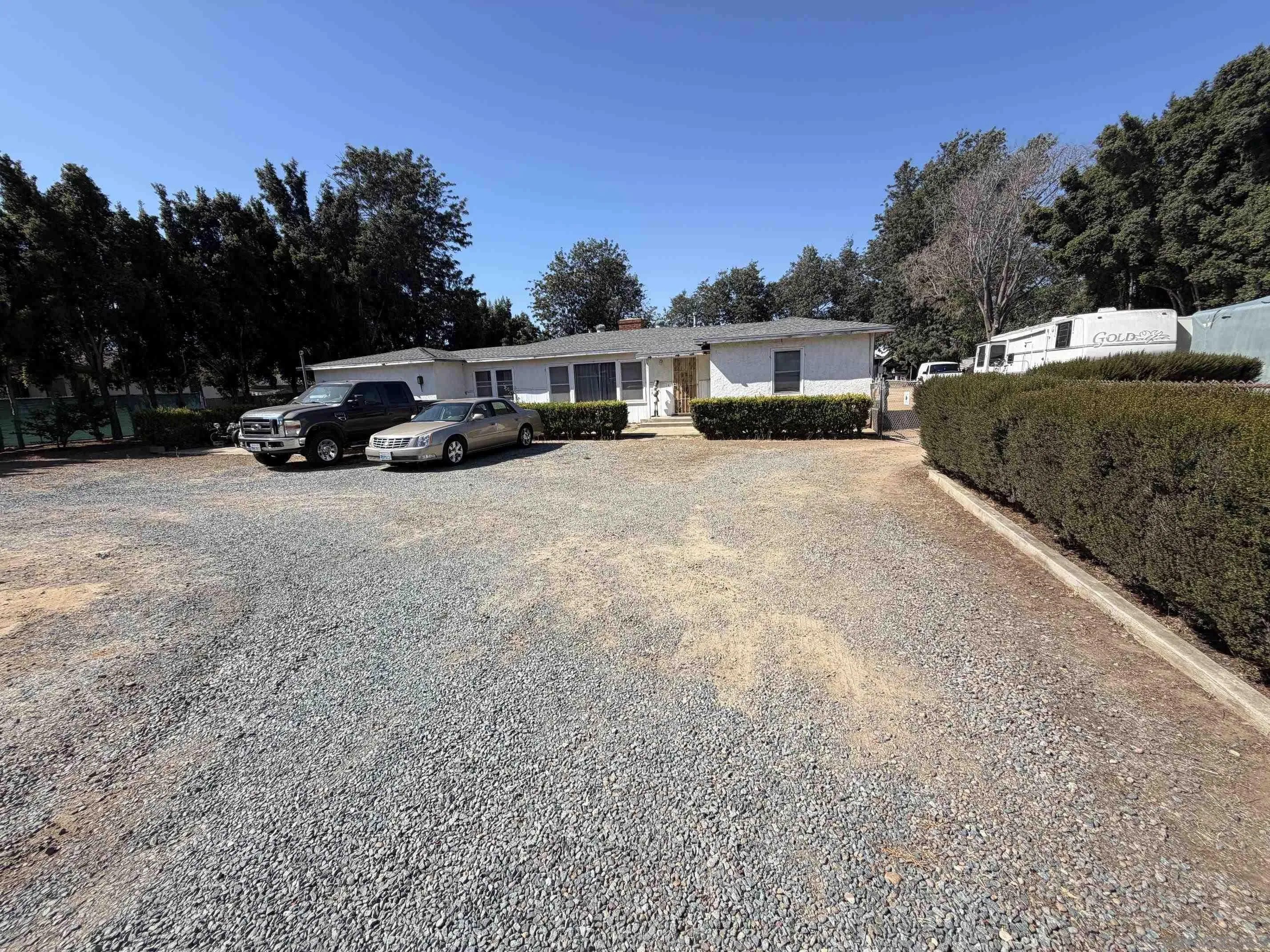 2270 Leon Ave