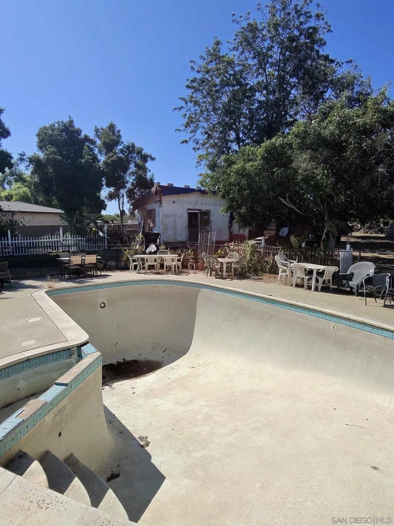 2270 Leon Ave