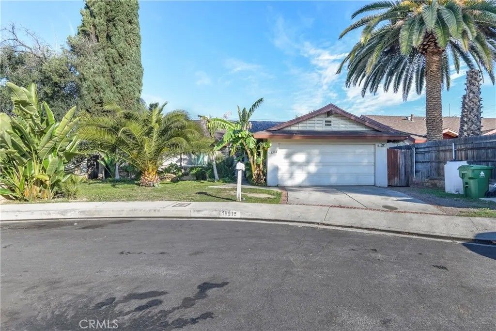 Photo of 18915 Cantara Street, Reseda, CA 91335 (MLS # SR25277581)