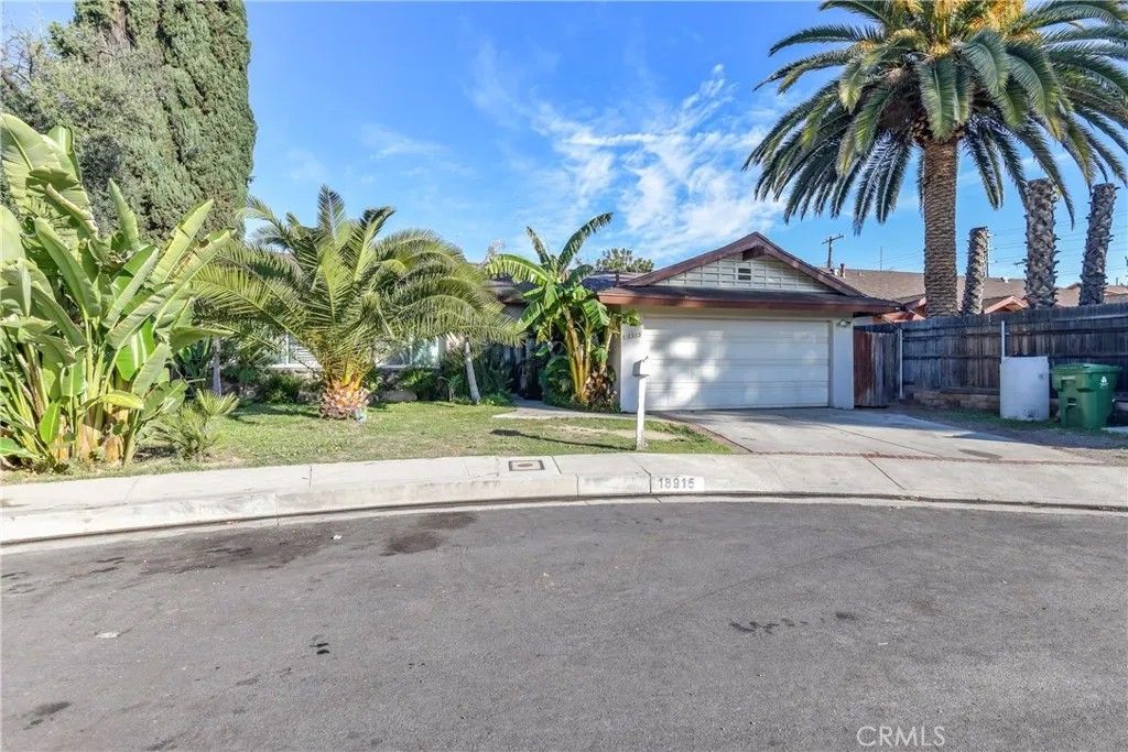 Photo of 18915 Cantara Street, Reseda, CA 91335 (MLS # SR25277581)