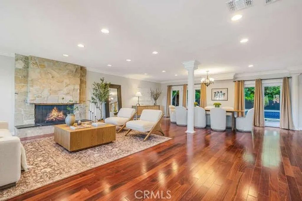 Photo of 3325 Alginet, Encino, CA 91436 (MLS # SR25270718)