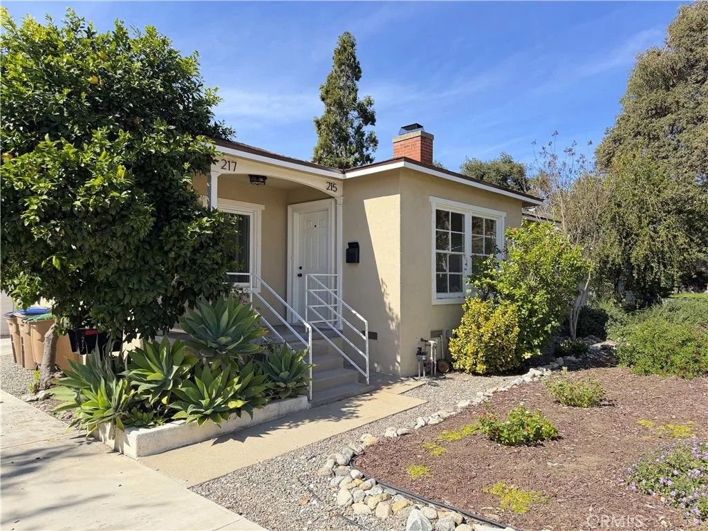 Photo of 215 S Mills Ave, Claremont, CA 91711 (MLS # CV26039769)