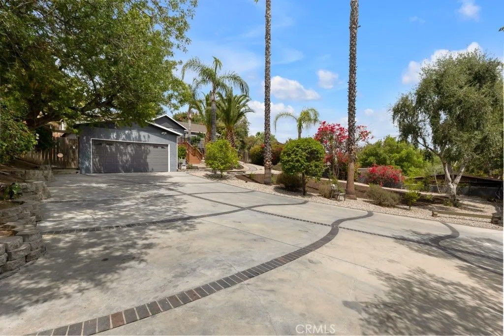 Photo of 19419 Oxnard Street, Tarzana, CA 91356 (MLS # SR25265978)
