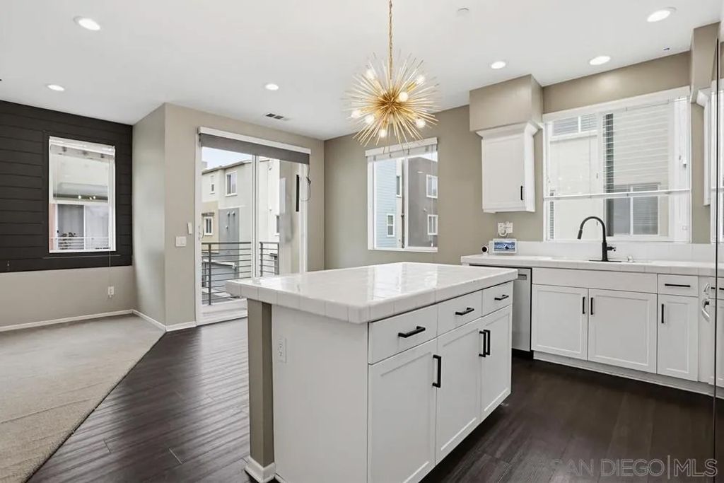 Photo of 329 Antoni Gln #1404, Escondido, CA 92025 (MLS # 260010638)
