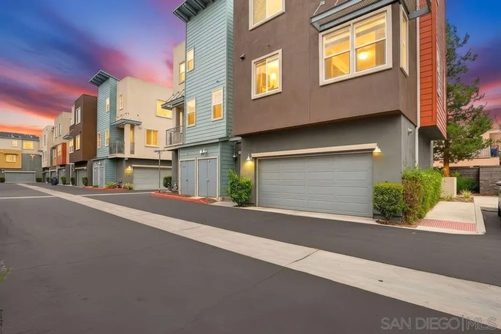 Photo of 329 Antoni Gln #1404, Escondido, CA 92025 (MLS # 260010638)