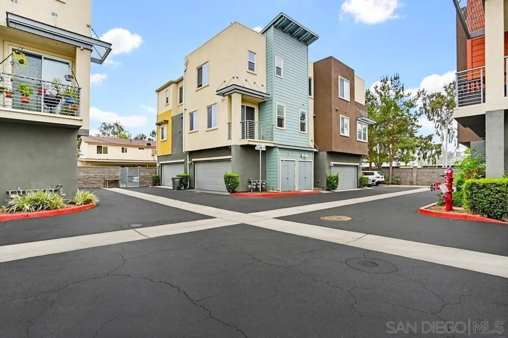 Photo of 329 Antoni Gln #1404, Escondido, CA 92025 (MLS # 260010638)