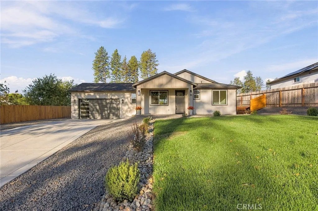 Photo of 6261 Harvey Rd, Paradise, CA 95969 (MLS # SN26219310)
