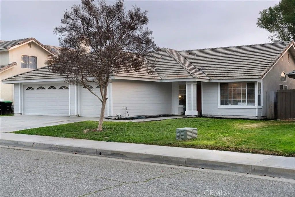 Photo of 388 Buckingham Dr, San Jacinto, CA 92583 (MLS # SW25251415)