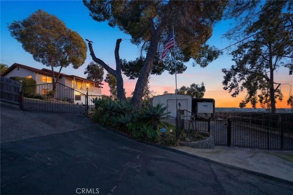 Photo of 1528 York Drive, Vista, CA 92084 (MLS # SW26055415)