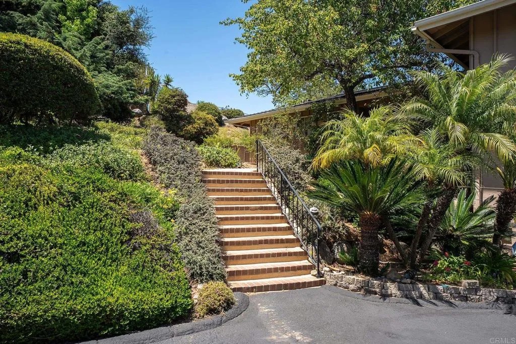 11238 ROLLING HILLS DR