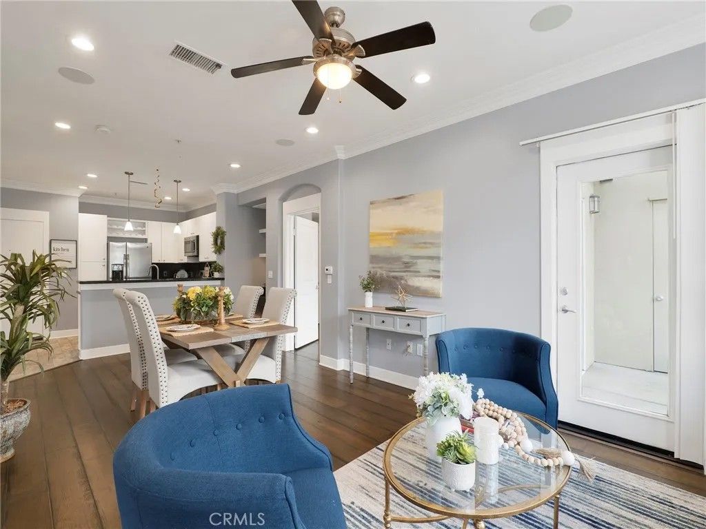 Photo of 24507 Town Center Dr #7418, Valencia, CA 91355 (MLS # SR26047438)