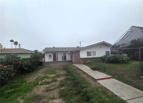 Photo of 1217 White Ln, Bakersfield, CA 93307 (MLS # DW26049807)