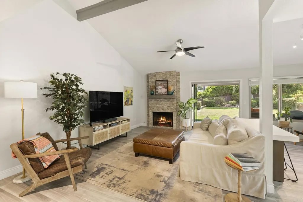 708 Santa Florencia