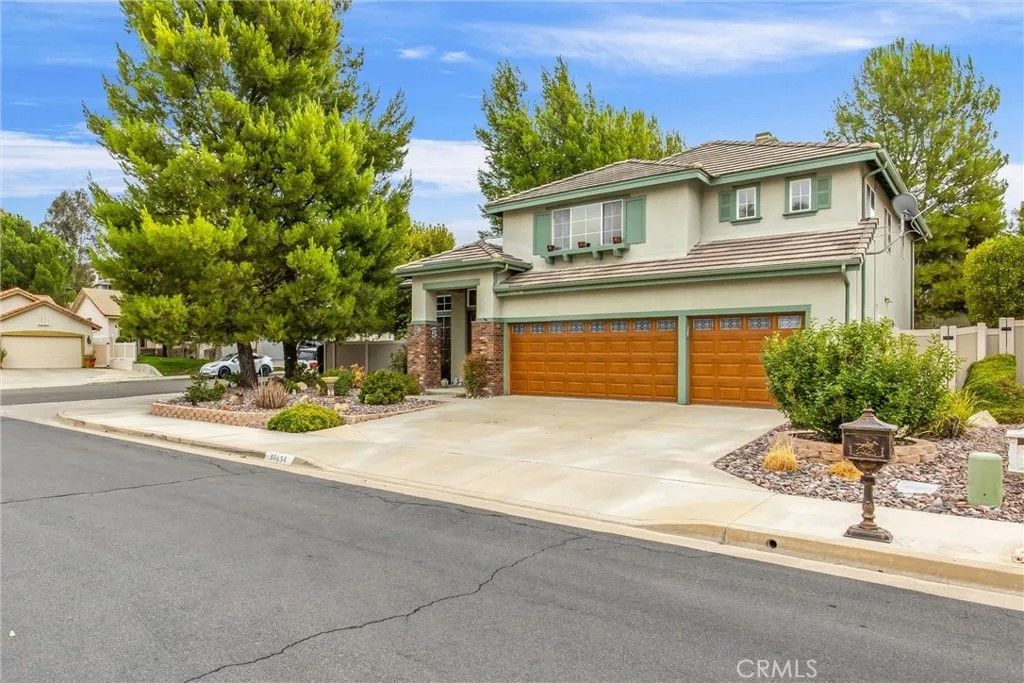 Photo of 39634 Cornhusk Cir, Murrieta, CA 92562 (MLS # CV25240424)