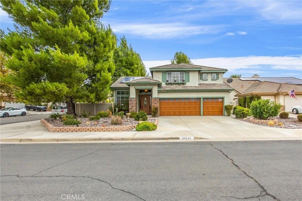 Photo of 39634 Cornhusk Cir, Murrieta, CA 92562 (MLS # CV25240424)