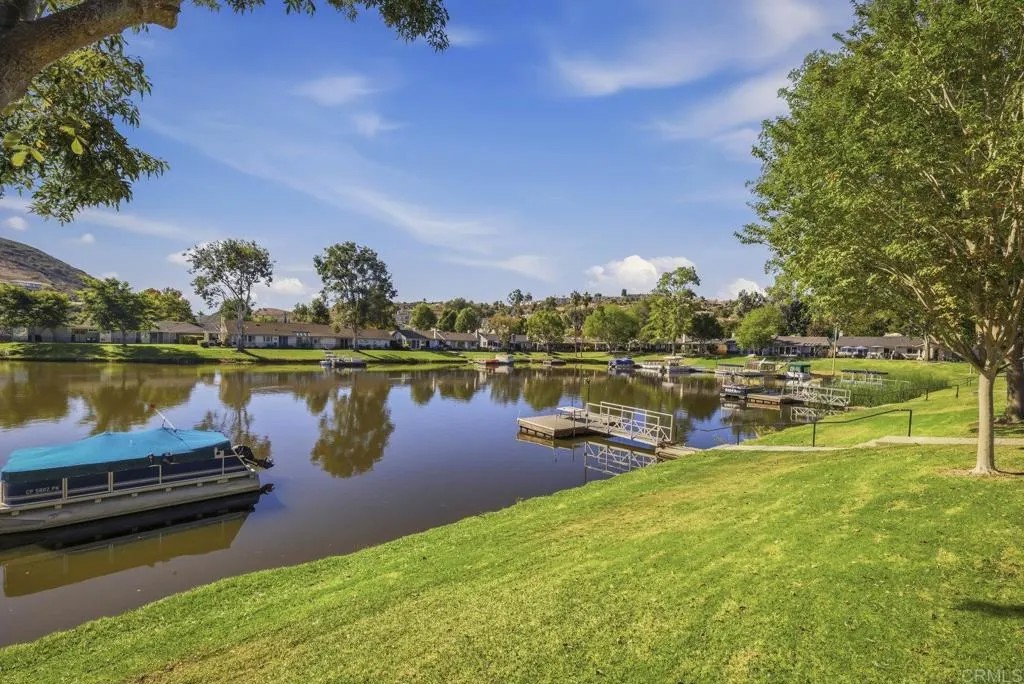 1541 Via Entrada Del Lago