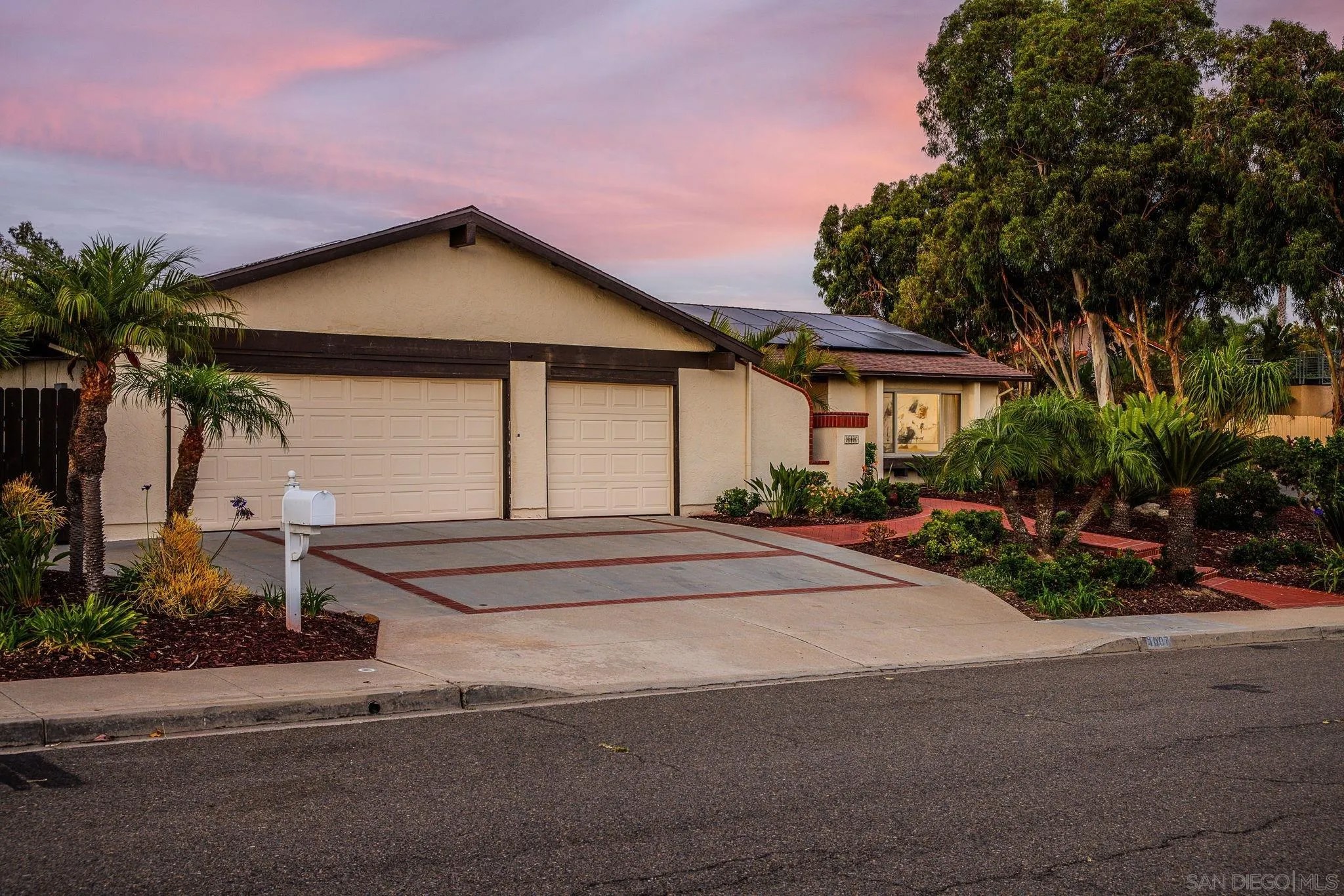 1007 Passiflora Ave