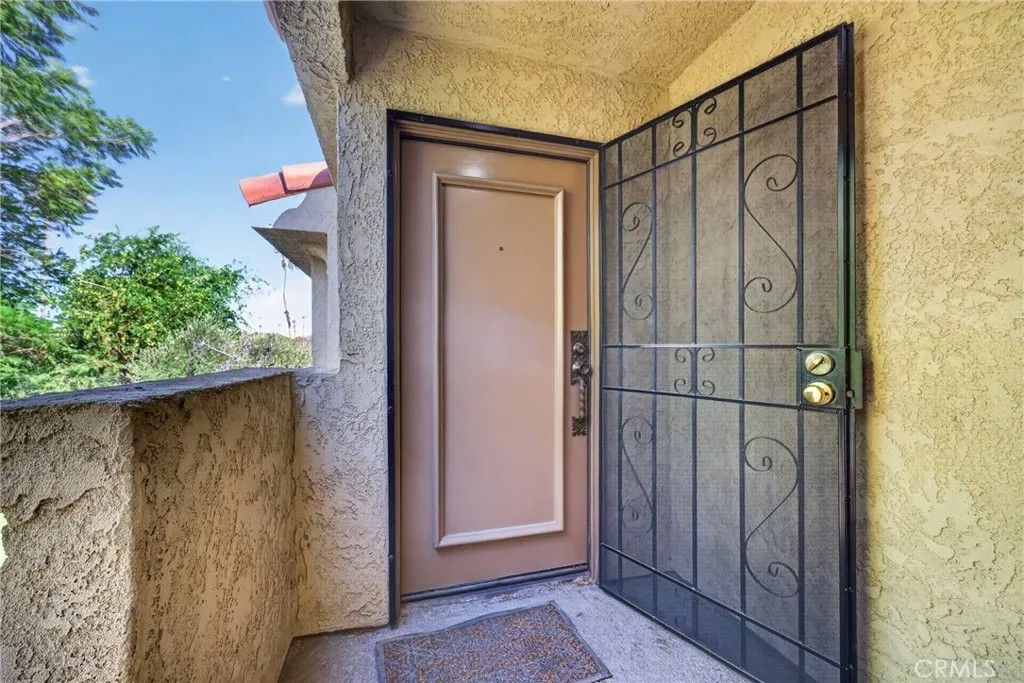 34005 Calle Mora