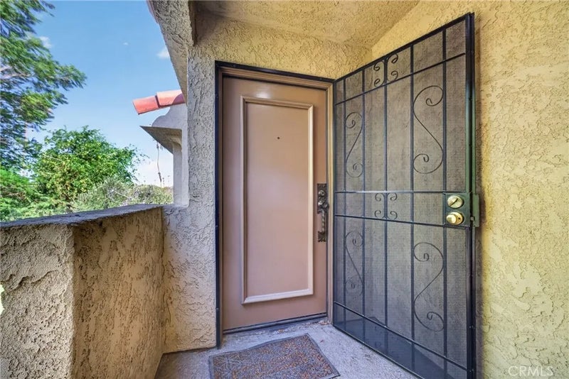 34005 Calle Mora