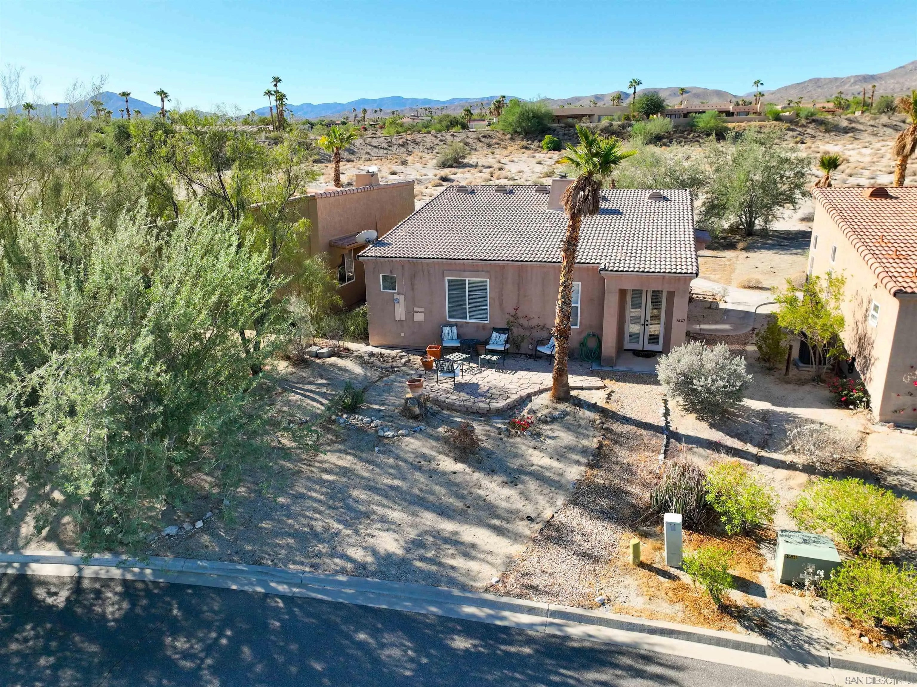 1840 Las Casitas Dr