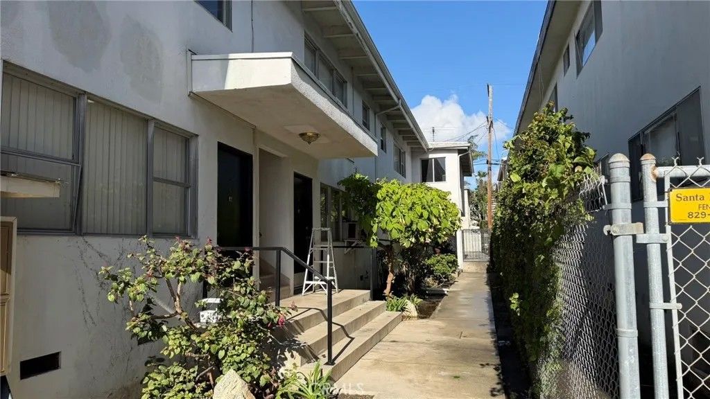 Photo of 1606 Barry Ave, Los Angeles, CA 90025 (MLS # IG26062173)