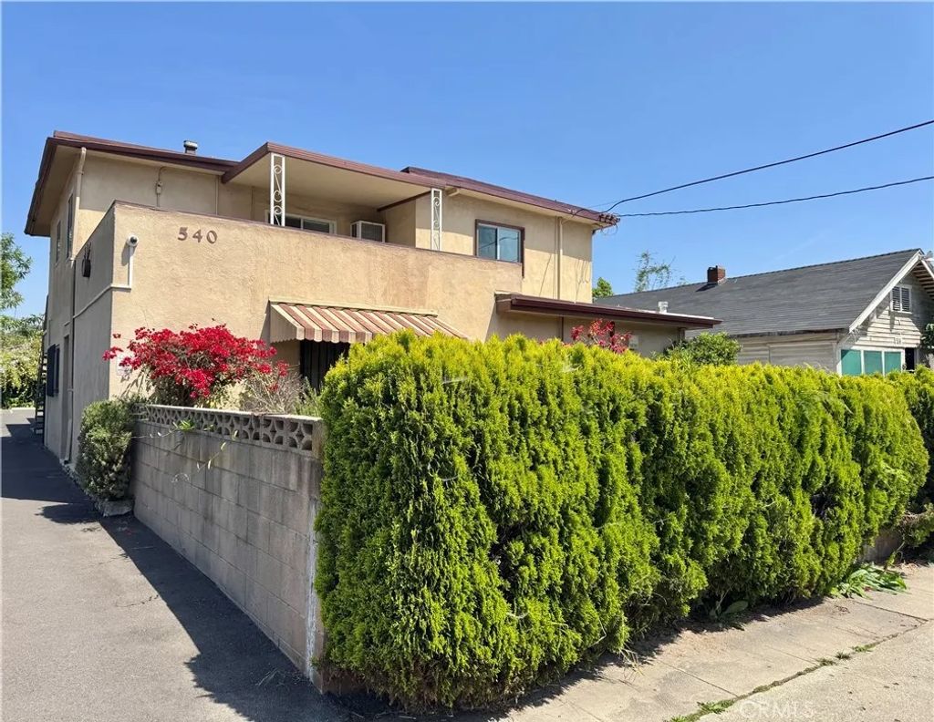 Photo of 540 N Madison Ave #4, Los Angeles, CA 90004 (MLS # WS26095180)