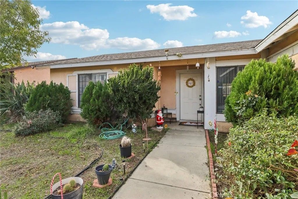Photo of 484 Westminister, San Jacinto, CA 92583 (MLS # SW25277728)