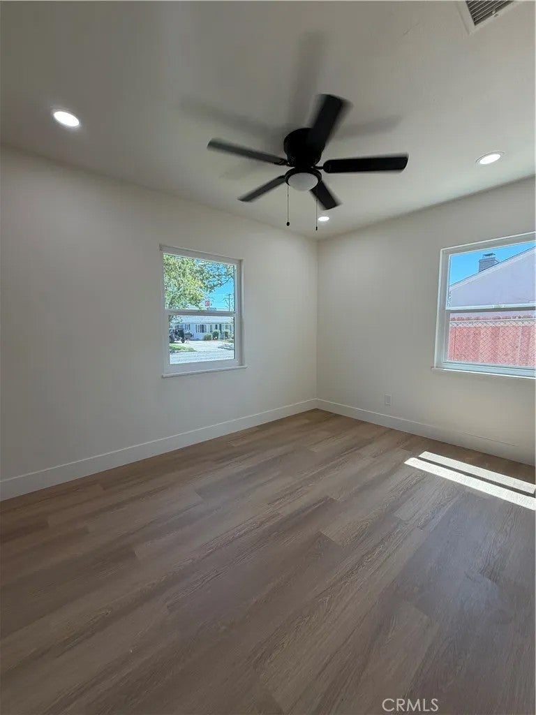 4216 N Mountain View