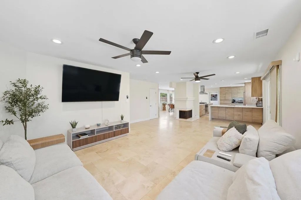 305 Camino Del Cerro Grande