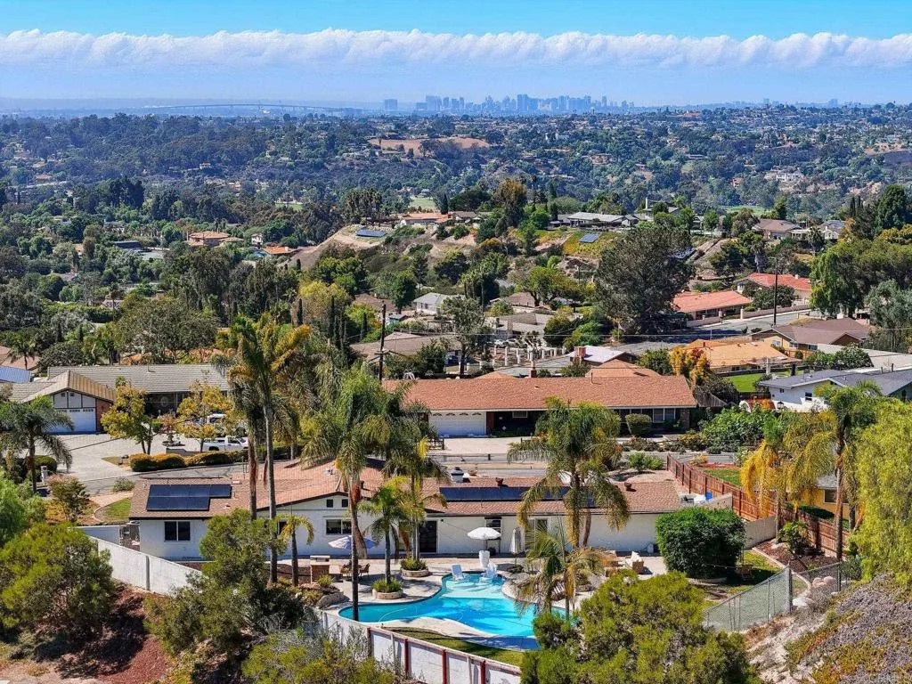 305 Camino Del Cerro Grande