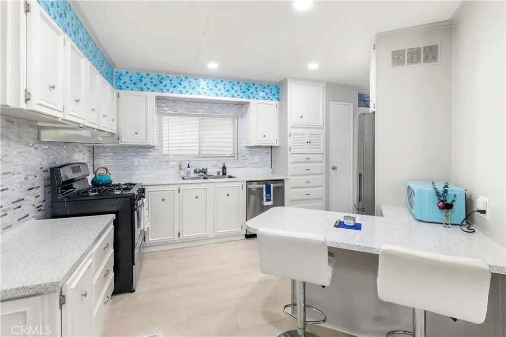 Photo of 881 Lake Street, Hemet, CA 92544 (MLS # SW26004377)