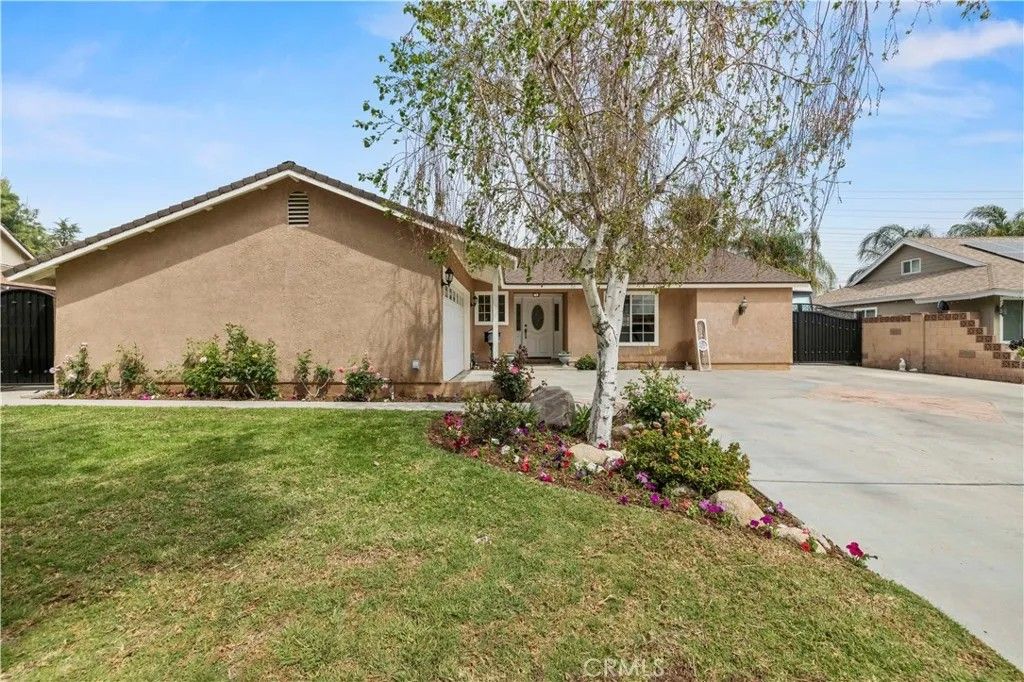 Photo of 27816 Ridgegrove Dr, Saugus, CA 91350 (MLS # SR26063750)