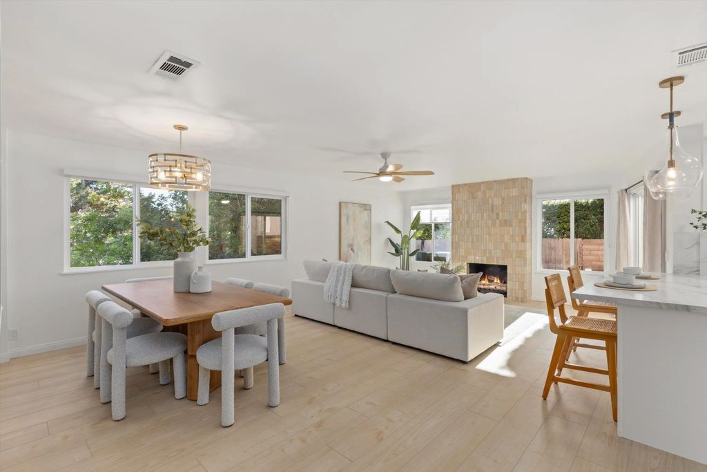 Photo of 2811 Unicornio St, Carlsbad, CA 92009 (MLS # 260006214)