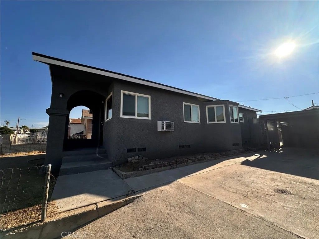 Photo of 314 Wilshire Pl, Barstow, CA 92311 (MLS # OC26068858)