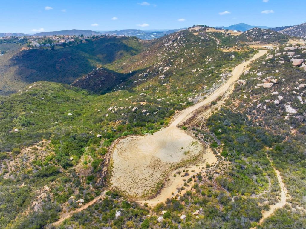 Photo of 1722 Hampton Glen, Escondido, CA 92026 (MLS # 260012112)